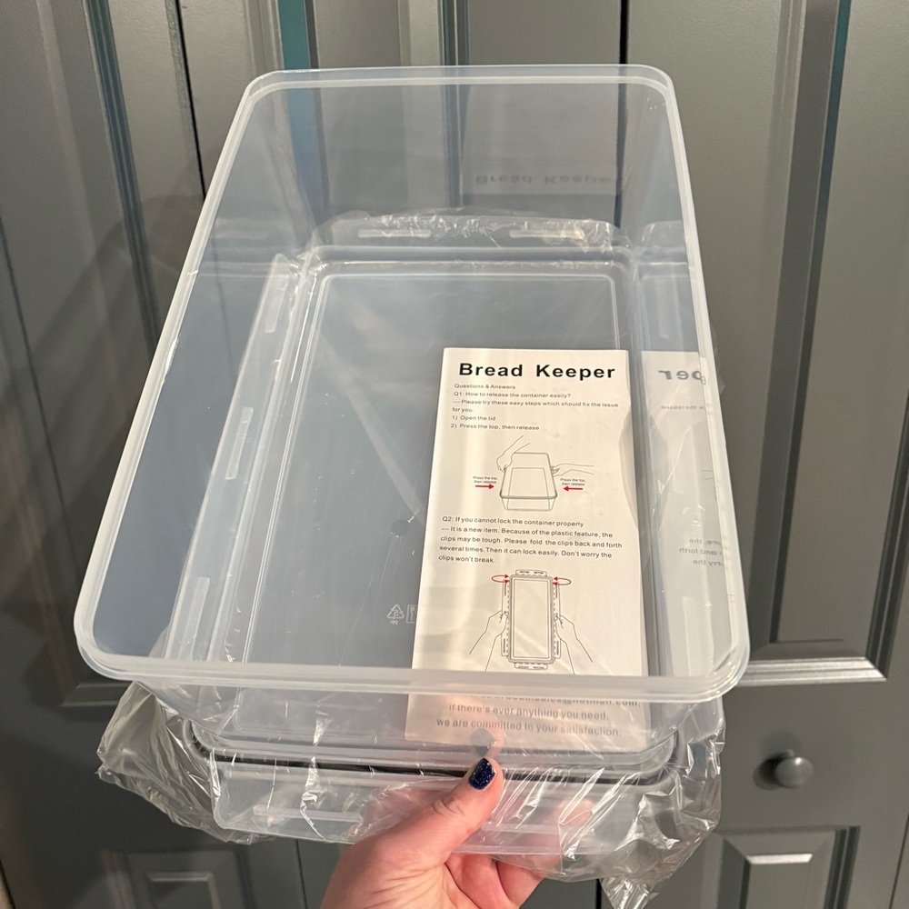 1 Brand new airtight bread box HUGE 11 L
